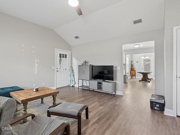 3rd image of 3933 Gravelle Dr