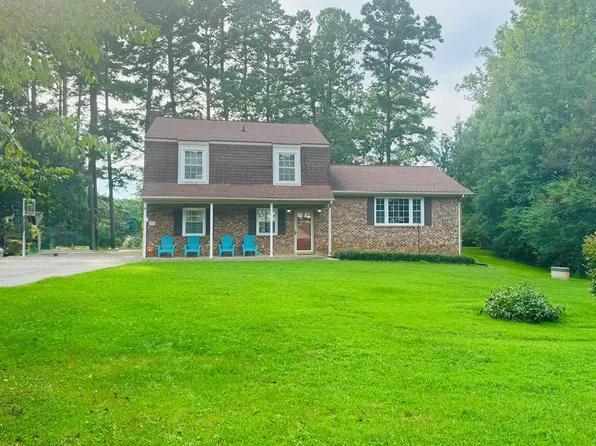 1015 Donna Ct, Halifax, VA 24558