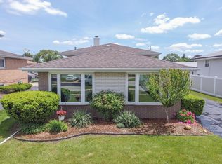 8249 Meade Ave, Burbank, IL