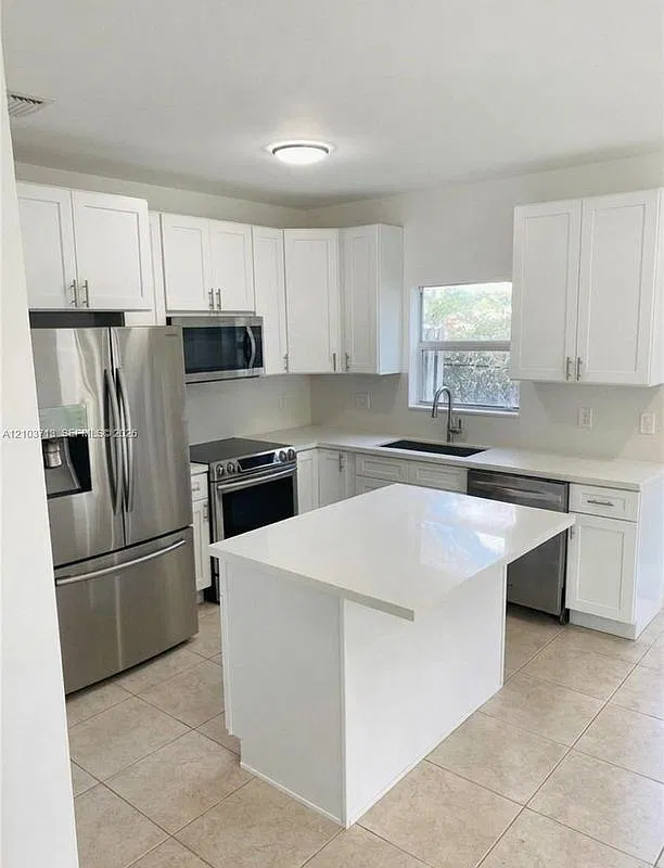 3 bed, 2.5 bath, 1518 sqft, $2,550 — Photo 2