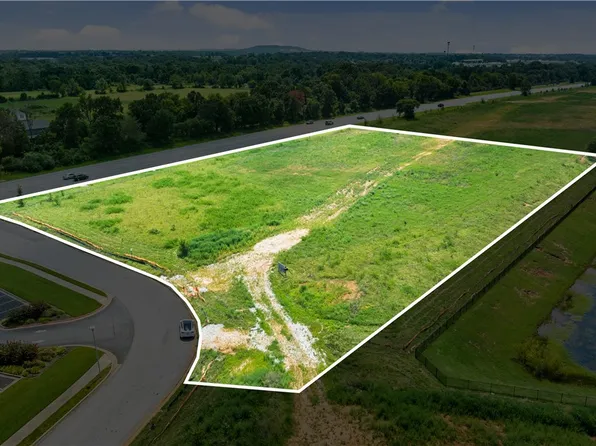 190 S Bloomington St, Lowell, AR 72745