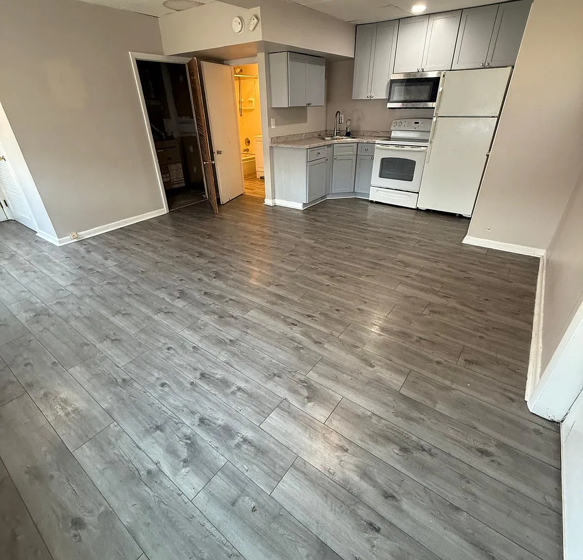 Studio, 800 sqft, $990 — Photo 4