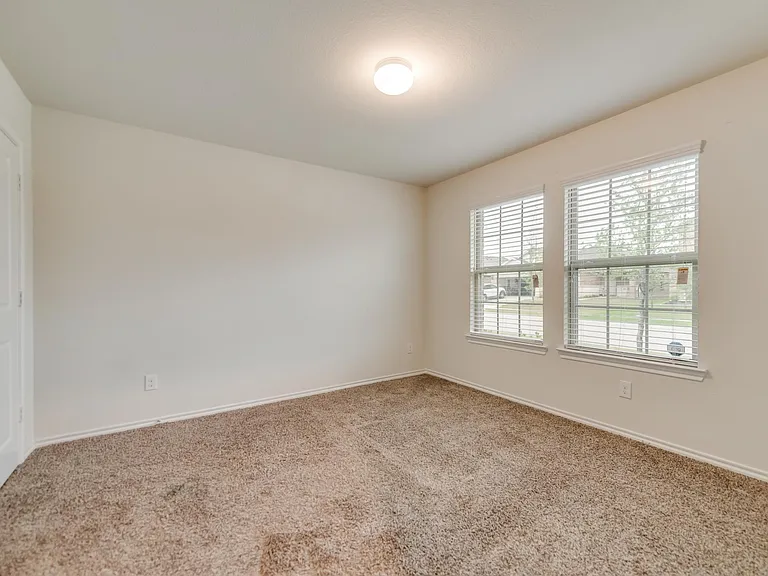 1302 Meadow Creek Dr — Photo 23
