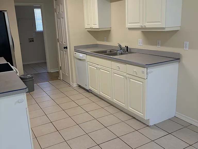 Chantilly Cir — Photo 3