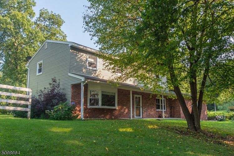 1st image of 31 Courtland Dr