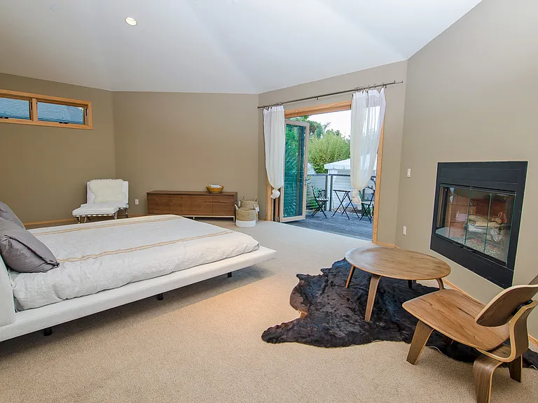 1072 Urania Ave — Photo 18