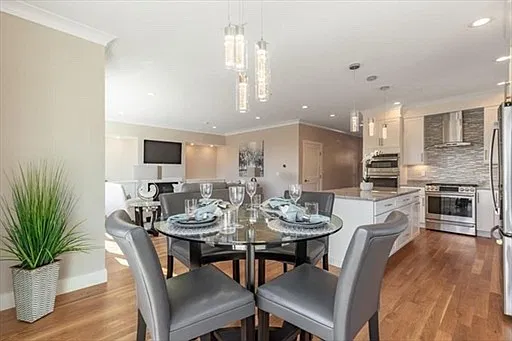 3 bed, 4.5 bath, 3243 sqft, $6,500 — Photo 4