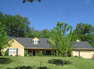 1507 SW Lakeside Dr, Topeka, KS 66604