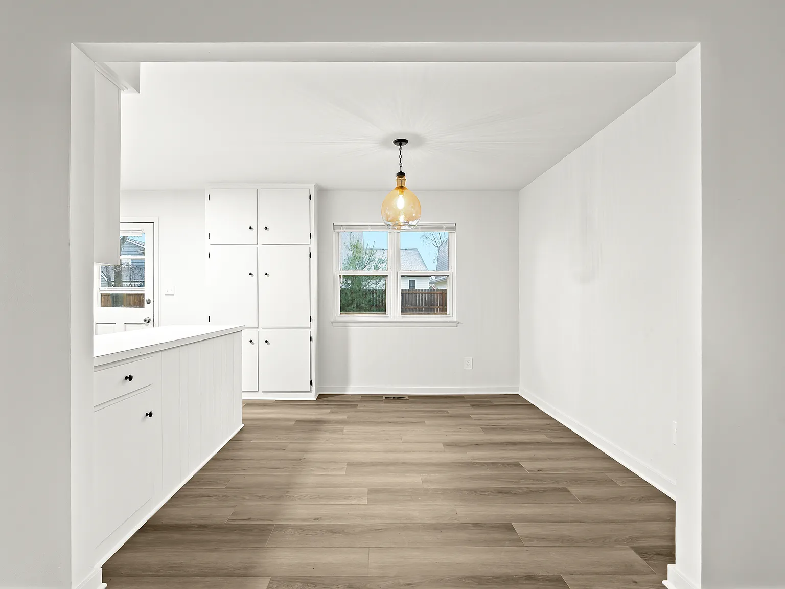 2 bed, 800 sqft, $1,300 — Photo 4