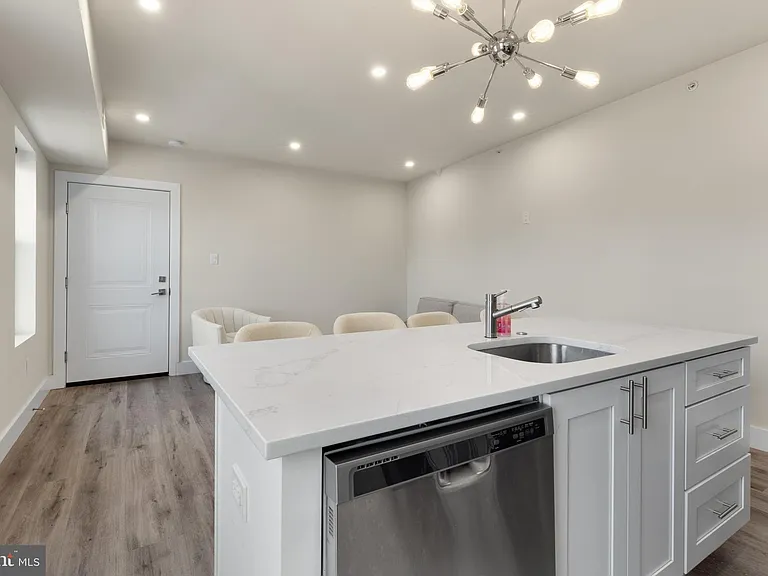 537 N 35th St #3 — Photo 9
