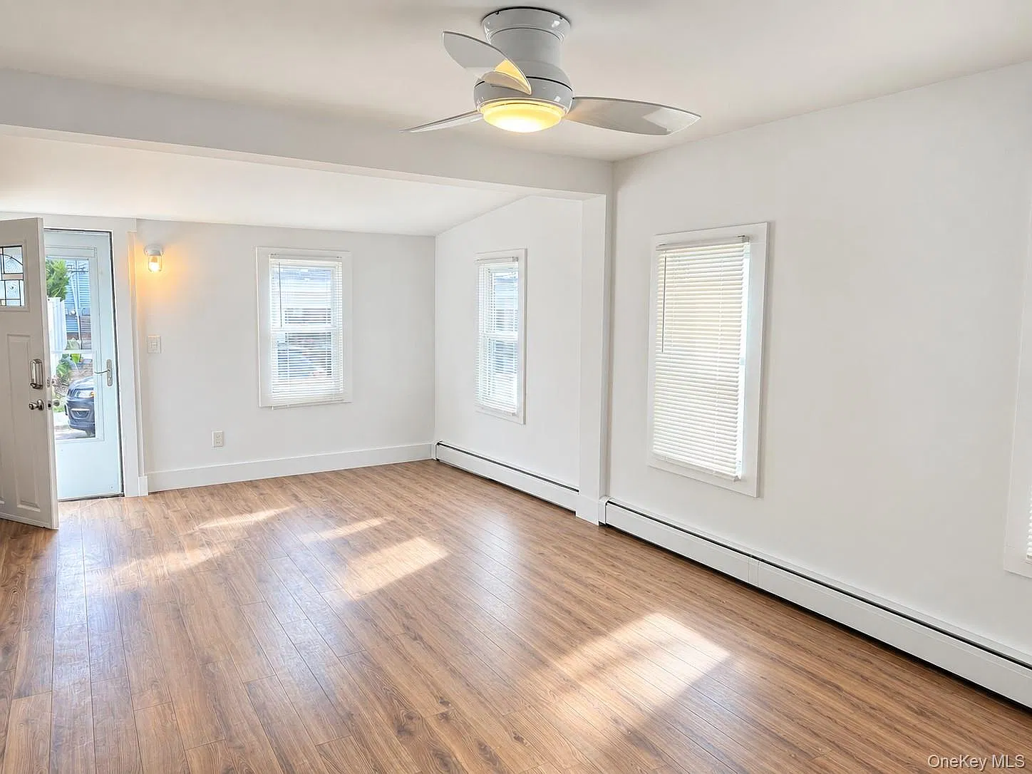 3 bed, 1.0 bath, 880 sqft, $4,000 — Photo 4