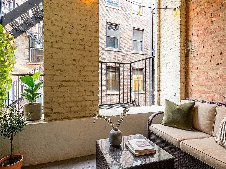 40 E 12th St #6B — Photo 4