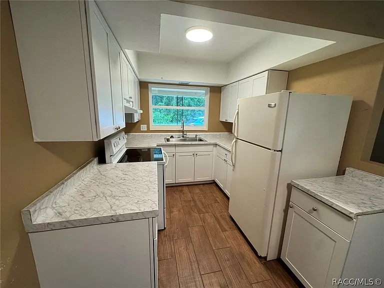 722 Sherwood Ave — Photo 7