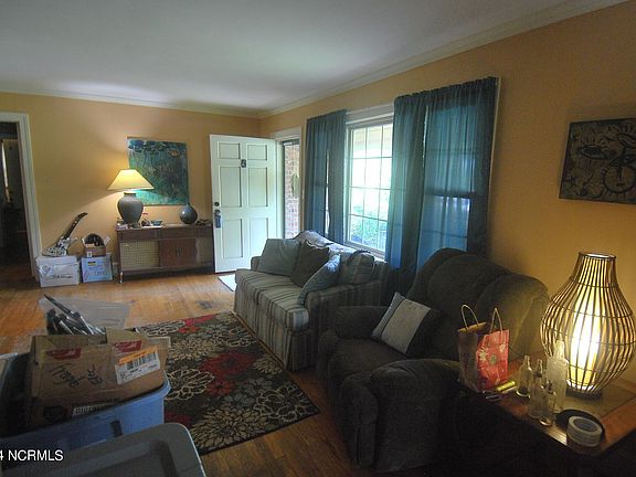 3rd image of 1736 Beaumont Drive