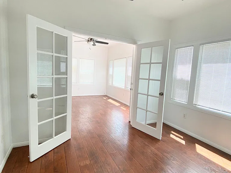 720 E 8th St #6 — Photo 8