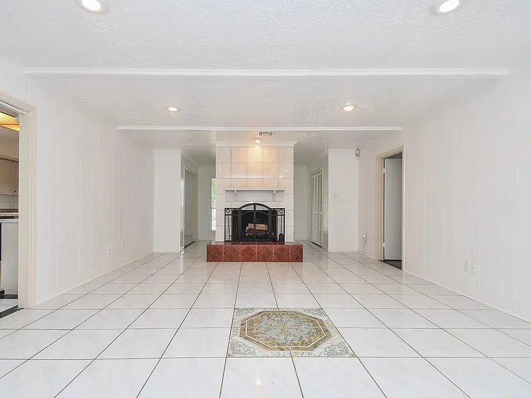 7714 Eichler Dr — Photo 10