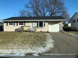 3111 Westwood Rd, Bettendorf, IA 52722