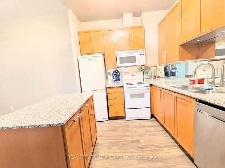 1103 Leslie St #101 — Photo 4