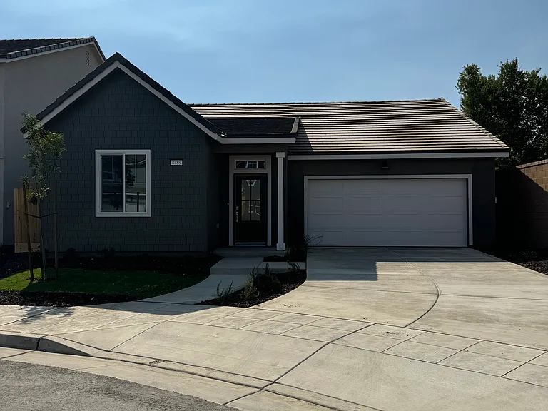 4489 N Phoenix Ave — Photo 27