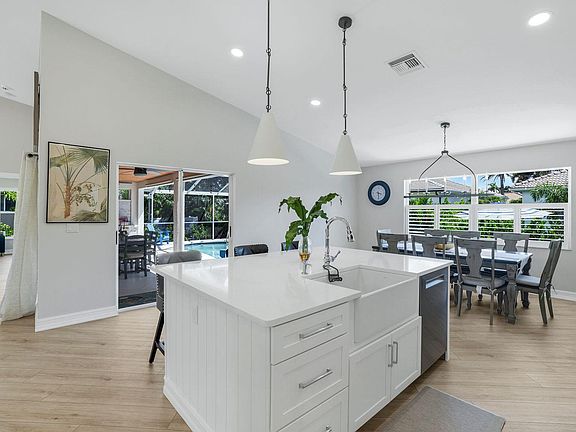 4th image of 711 Tigertail Ct