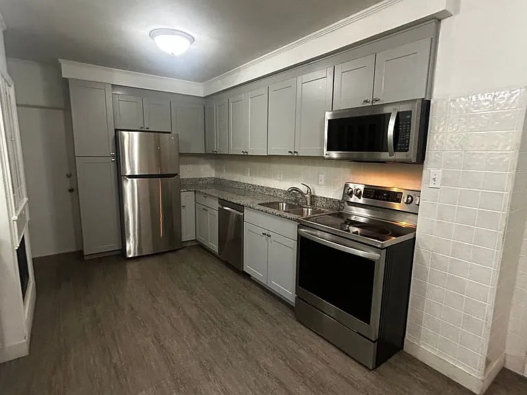 4729 McCulloch St — Photo 1