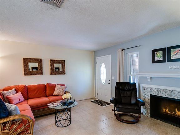 2nd image of 2085 Cambridge Dr