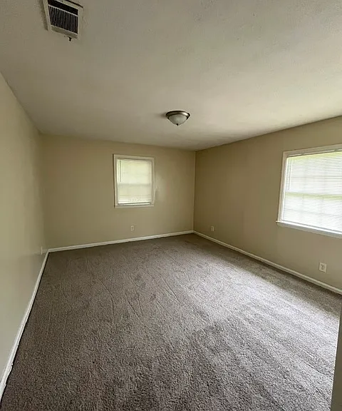 2435 Thrasher Ave — Photo 8