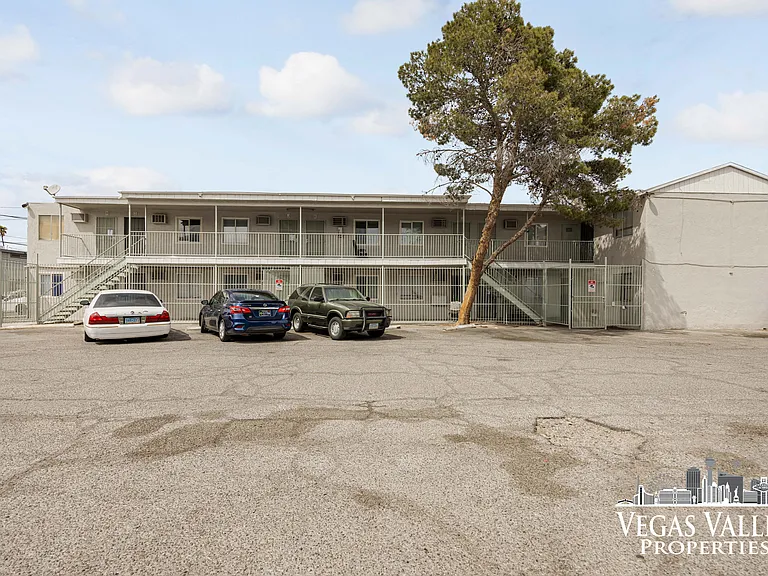 2605 Sherwood St — Photo 1