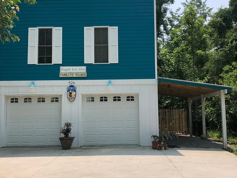 526 S Causeway Rd — Photo 2