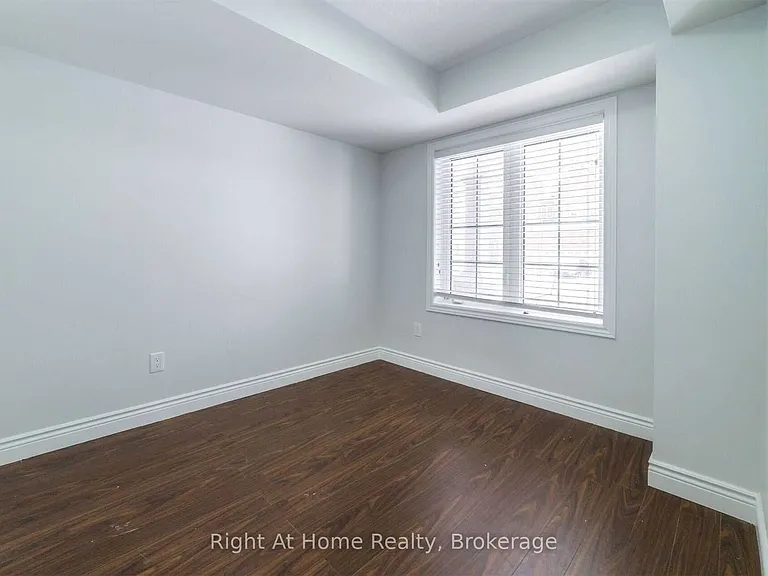66 Knotty Pine Ave — Photo 13