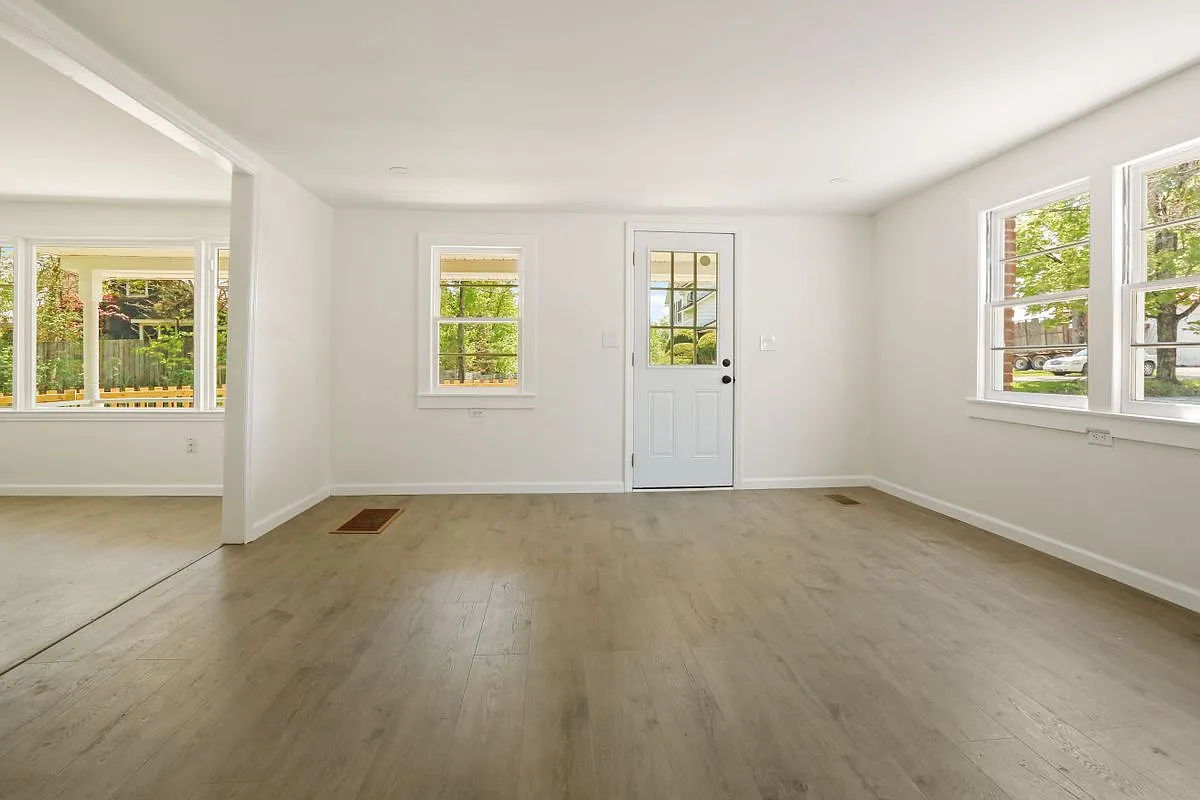 4 bed, 2.0 bath, 2384 sqft, $3,000 — Photo 3
