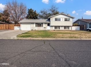 1203 S 29th Ave, Yakima, WA 98902