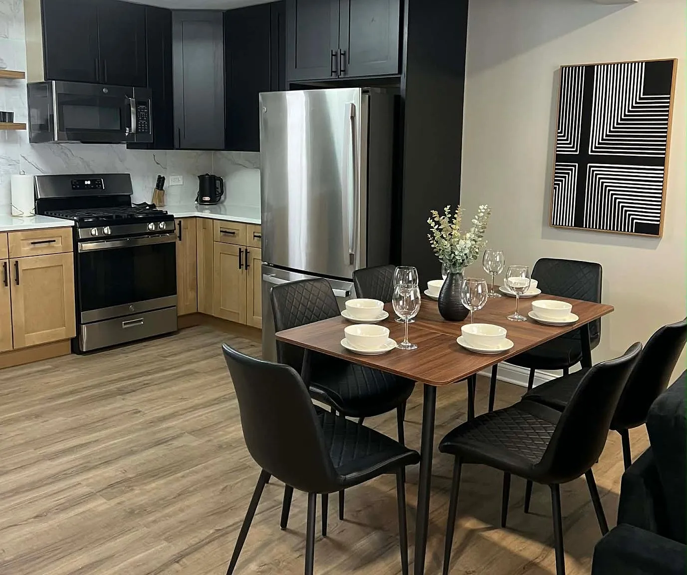3 bed, 960 sqft, $5,999 — Photo 1