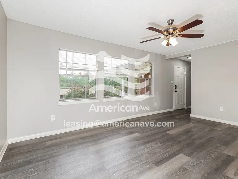 1217981_004_living_room_13741387.jpg