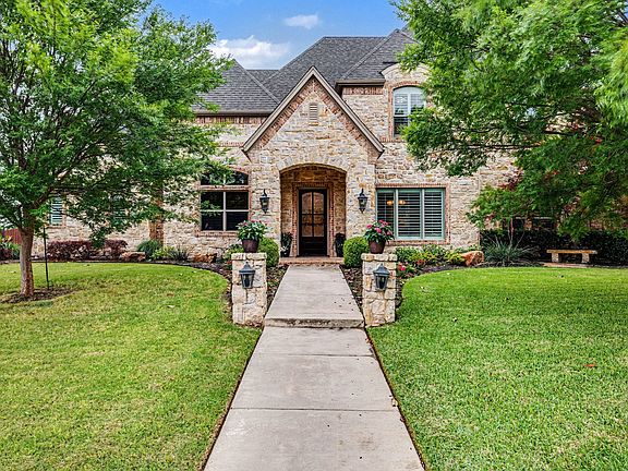 2nd image of 405 Mesa Ranch Ct