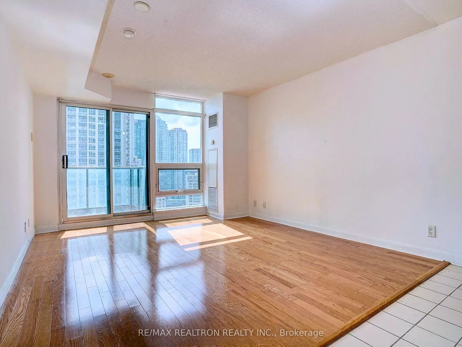 Studio, $2,100 — Photo 2