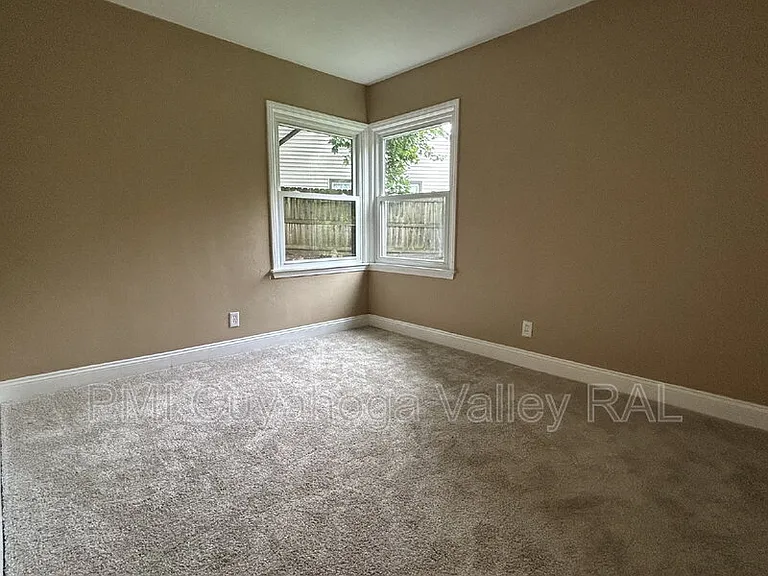 2364 Suncrest Dr — Photo 7