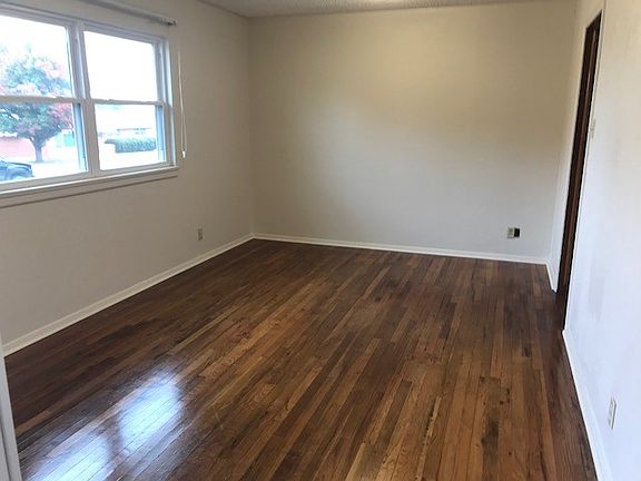 2nd image of 806 E Arkansas Ave