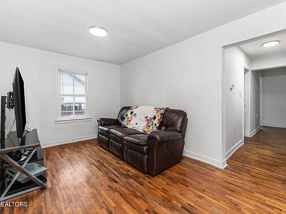 5th image of 723 N Kingston Ave