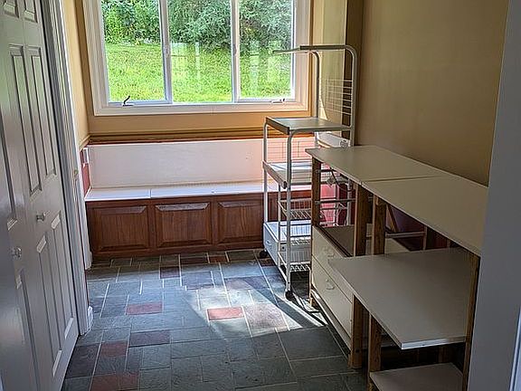 4th image of 1883 Pond Rd