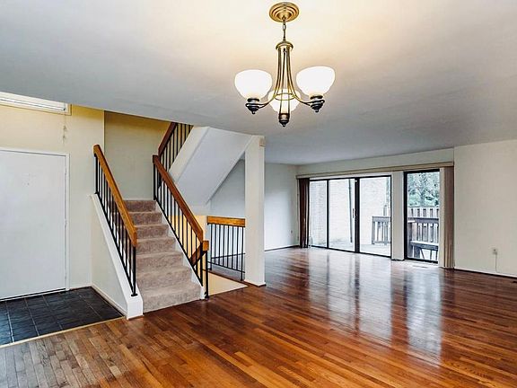 3rd image of 3138 Eakin Park Ct