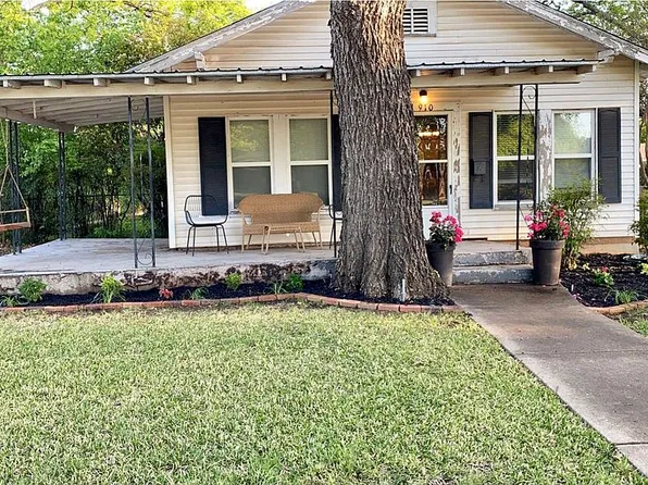 910 3rd St, Graham, TX 76450