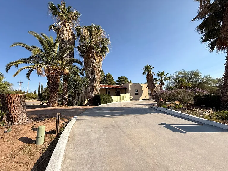 4337 E Winchester Rd — Photo 3