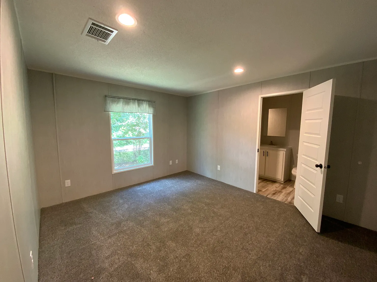 3 bed, 780 sqft, $1,500 — Photo 4