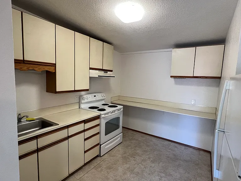 341 Division St NW #106 — Photo 11
