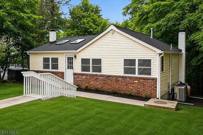 1st image of 30 Belford Dr