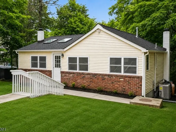 30 Belford Dr, West Milford Twp., NJ 07421