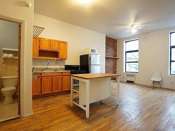 2nd image of 742 Myrtle Ave #3F