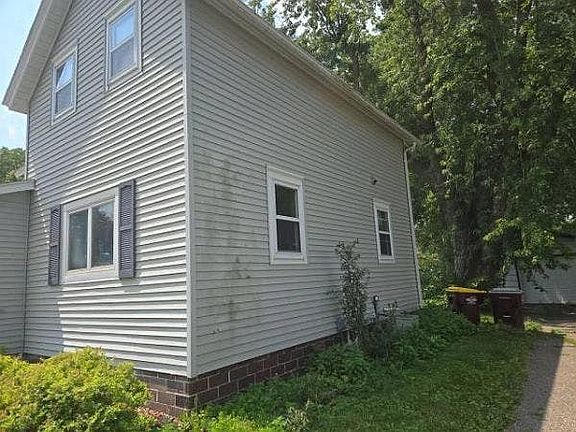 3rd image of 536 Main St