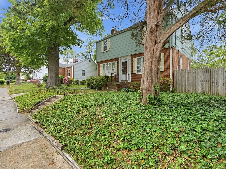855 N Frederick St — Photo 38